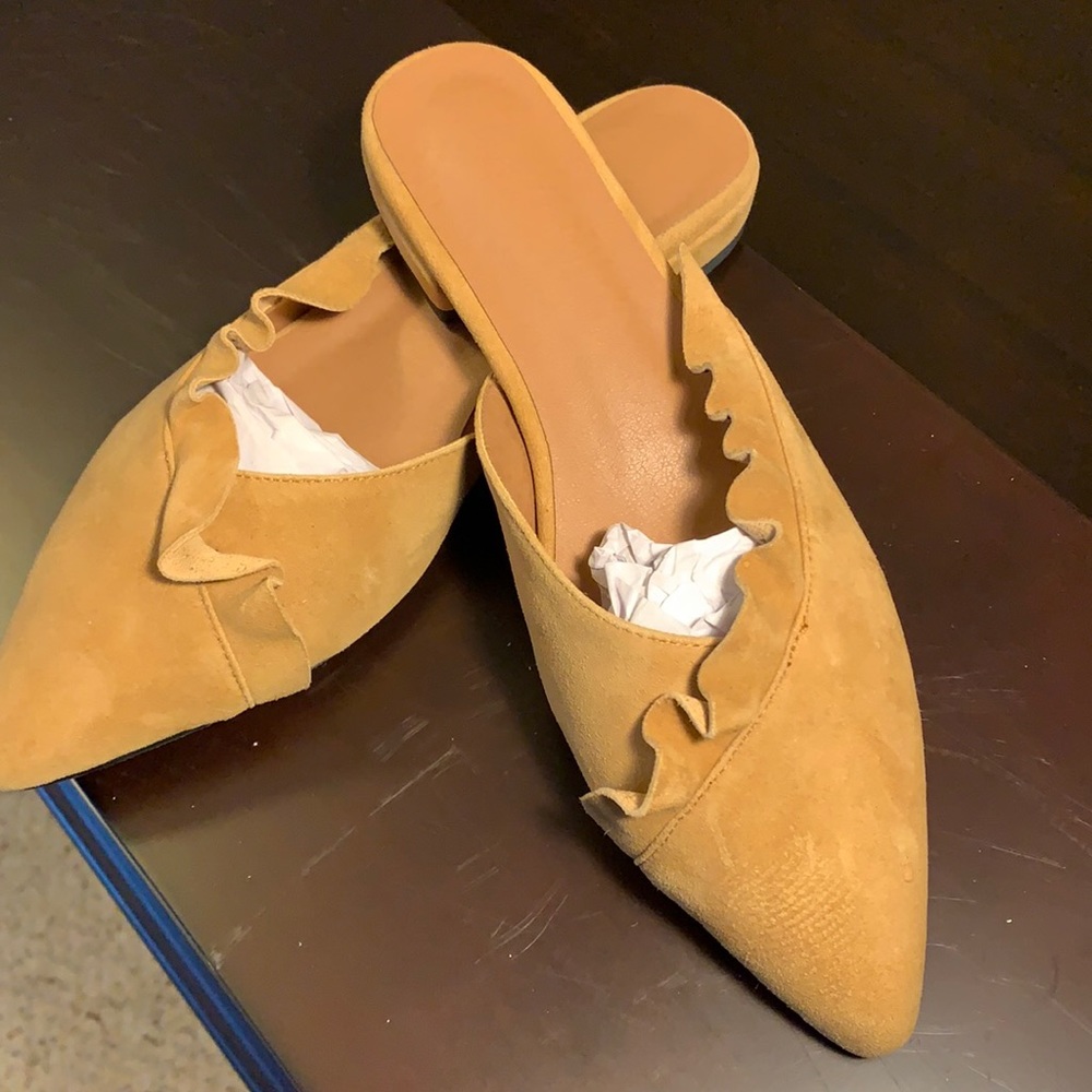 Vero Cuoio tan suede mules. Never worn.